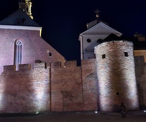 Kalisz. Pokazy rycerskie, animacje, fire show. Przed nami zakończenie sezonu przy Baszcie Dorotce