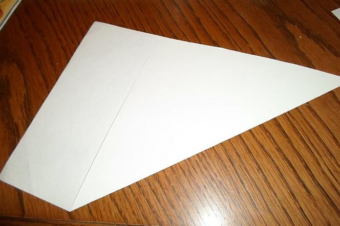 KROK I - Wycięcie trójkąta z kartki papieru