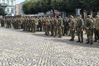 Żołnierze na rynku w Lesznie