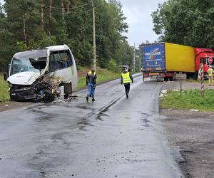 Wypadek w pobliżu Konotopu  - autobus z tirem 