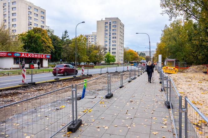 Budowa tramwaju na Stegny – zwężony chodnik