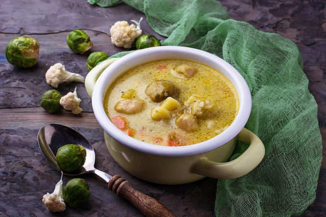 Wegańska zupa z brukselki i kalafiora: zdrowa porcja warzyw dla twojej rodziny