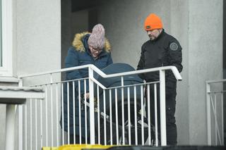 Pierwsze zdjęcia Dominiki Gwit na spacerze z dzieckiem i mężem