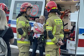 Dramat na Białołęce. Osobówka wjechała pod betoniarkę. W środku było malutkie dziecko
