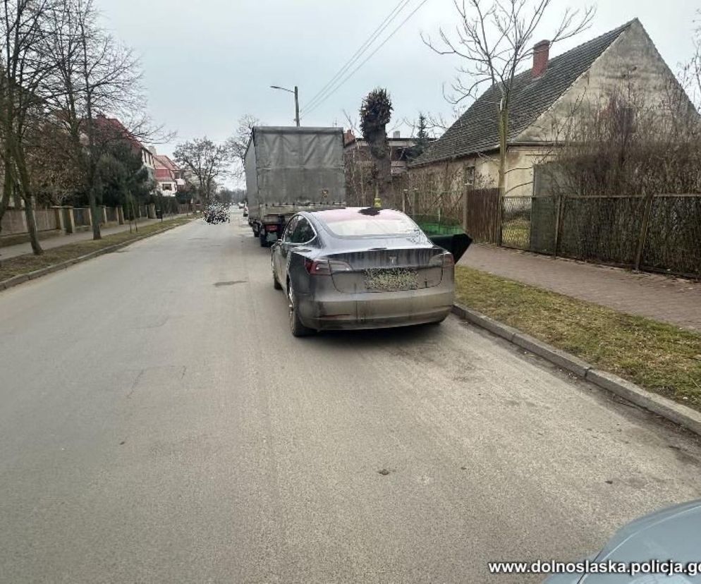 Nietrzeźwy kierowca Tesli zatrzymany po badaniu trzeźwości