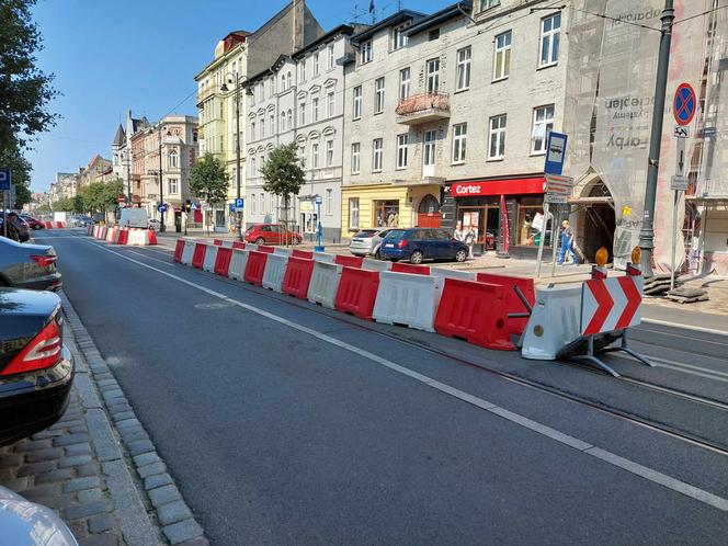 Ulica Gdańska rozkopana. Sprawdziliśmy, jak radzą sobie piesi, rowerzyści i pasażerowie