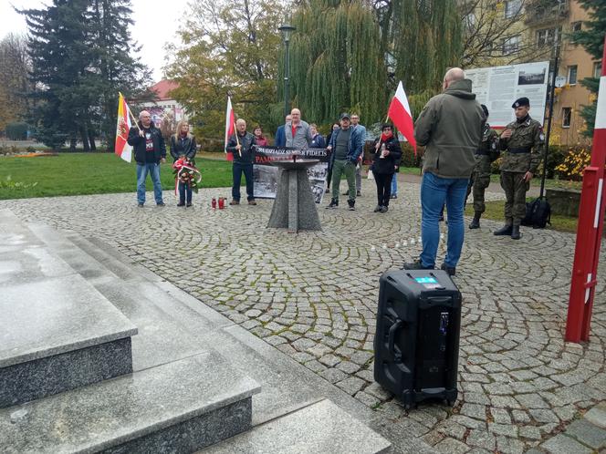 Obchody pod pomnikiem 10 pomordowanych w Grudziądzu