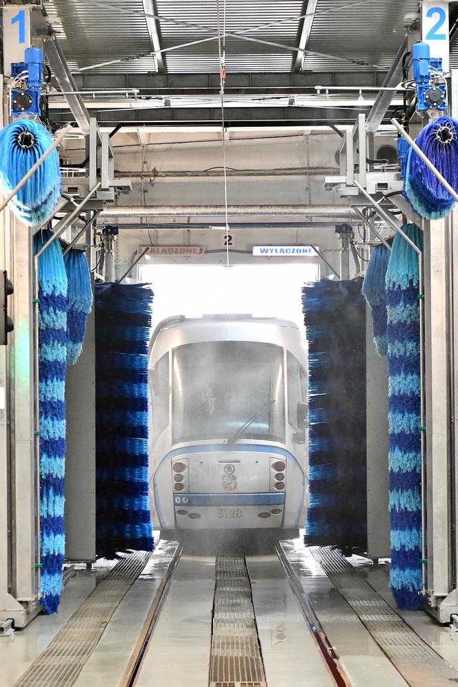 Pierwsza we Wrocławiu automatyczna myjnia tramwajowa