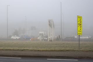 Mgła sparaliżowała lotnisko Kraków-Balice. Pasażerowie samolotów czekają na lepsze warunki