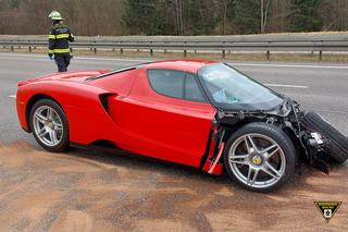 Ferrari za 16 mln złotych rozbite. Za kierownicą miał siedzieć mechanik 