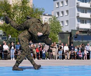 Ponad stu żołnierzy na Placu Solidarności w Olsztynie. Złożyli uroczystą przysięgę [ZDJĘCIA]