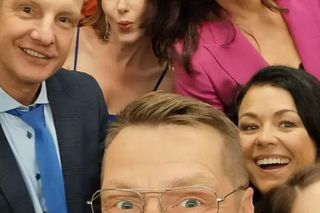 M jak miłość na planie. Małgorzata (Aleksandra Pieczyńska), Ania (Alina Szczegielniak), Franka (Dominika Kachlik), Kinga (Katarzyna Cichopek), Piotrek (Marcin Mroczek), Paweł (Rafał Mroczek), Erwin (Andrzej Dopierała)