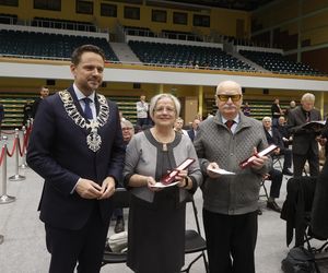 Te pary przeżyły w małżeństwie ponad 50 lat. Prezydent ich za to nagrodził