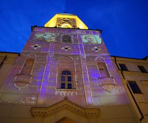 Wyjątkowa iluminacja na Wieży Trynitarskiej w Lublinie! Musicie to zobaczyć! [GALERIA]