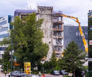 Trwa rozbiórka Curtis Plaza - zdjęcia. To objaw szerszego zjawiska. Warto wiedzieć, jakiego