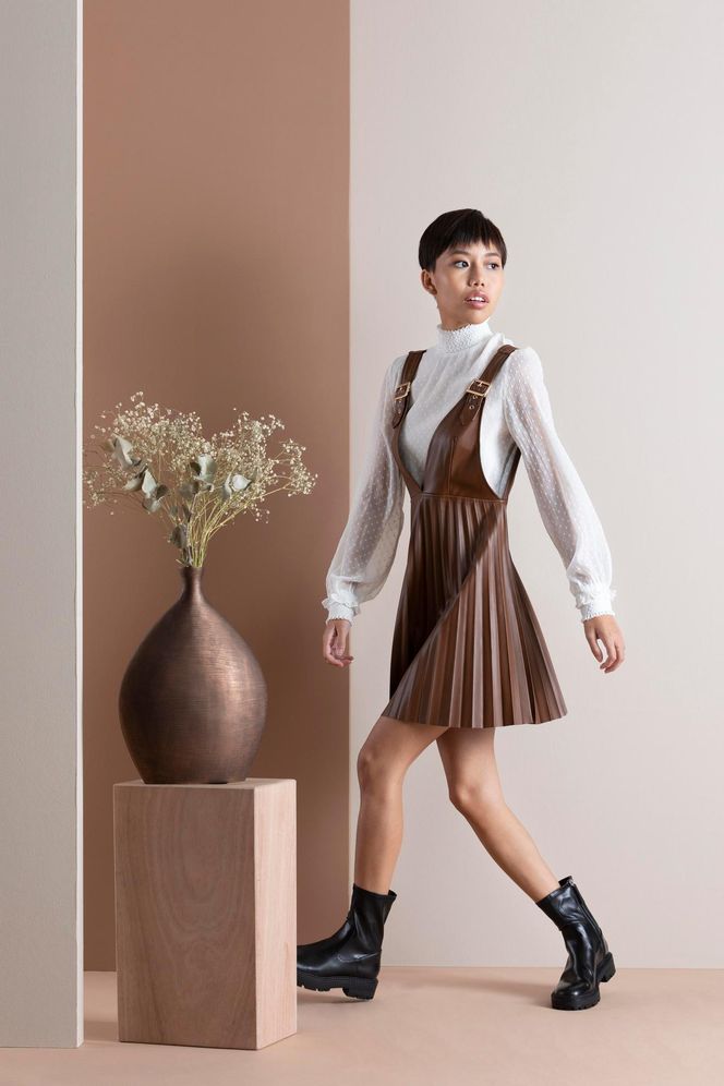 Wielki come back plisowanej spódnicy. Jesienią stanie się twoim biurowym uniformem