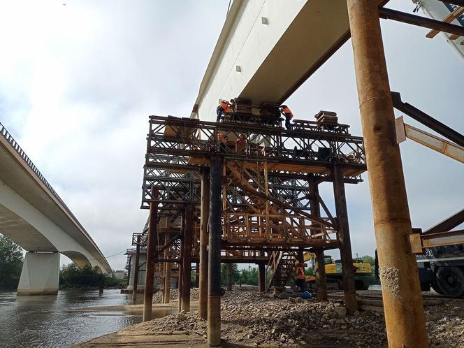 Budowa mostu na Wiśle w Sandomierzu. Maj 2024