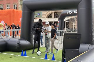 Wrocław żyje finałem Ligi Konferencji Europy. Kibice Betisu i Chelsea już w strefach kibica!