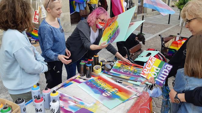  Happening uliczny „Queer is here!”. Tarnów chce być  miastem tolerancyjnym