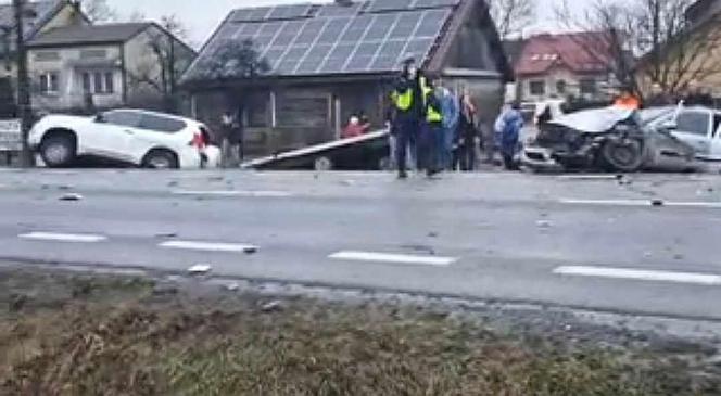 W karambolu na DK2 uczestniczyła ciężarówka i pięć aut osobowych