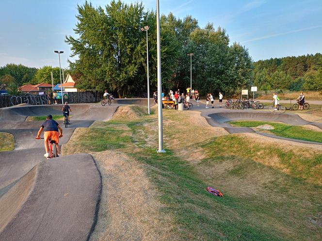 Tor rowerowy pumptrack nad zalewem Muchawka w Siedlcach oddany do użytku!