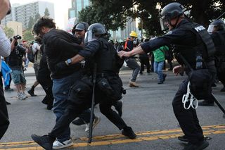 Protesty w Los Angeles coraz silniejsze. Emocje podsycają fałszywe zdjęcia i teorie spiskowe