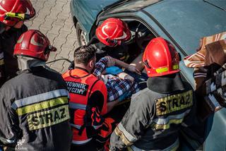 Wypadek na rondzie Maczka. Zderzyły się dwa samochody i ciężarówka. Dwie osoby są ranne