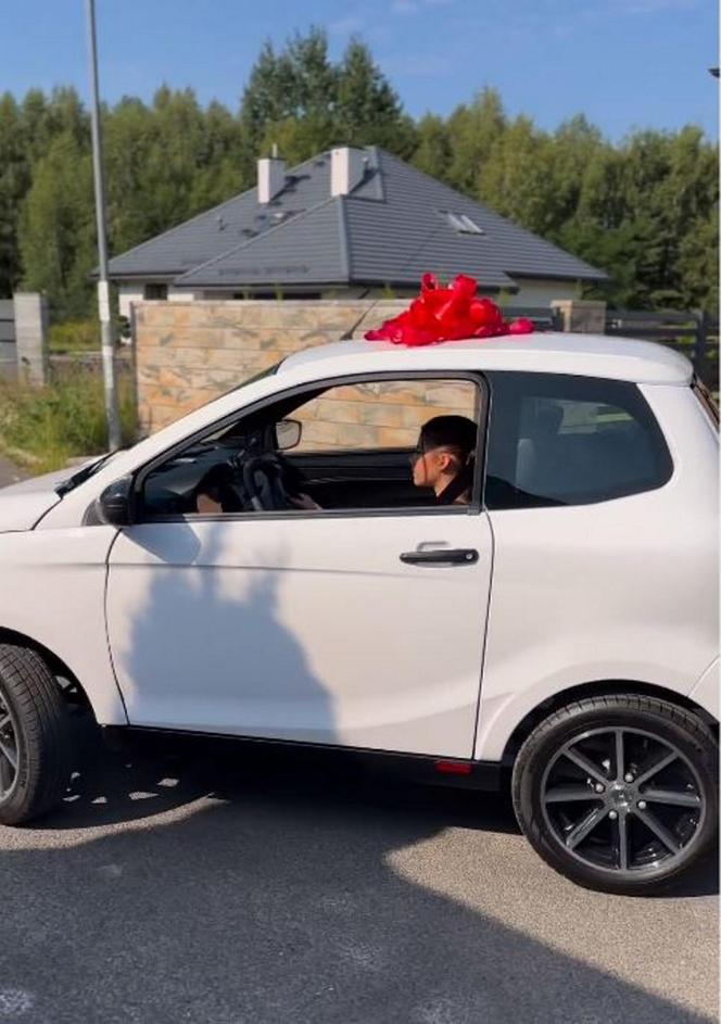 Gwiazdor "M jak miłość" kupił 14-letniej córce auto w prezencie. Internauci przypomnieli mu syna Sylwii Peretti