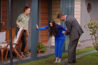 Yildiz zaś próbuje pokazać Kuzeyowi nagranie Alpera.