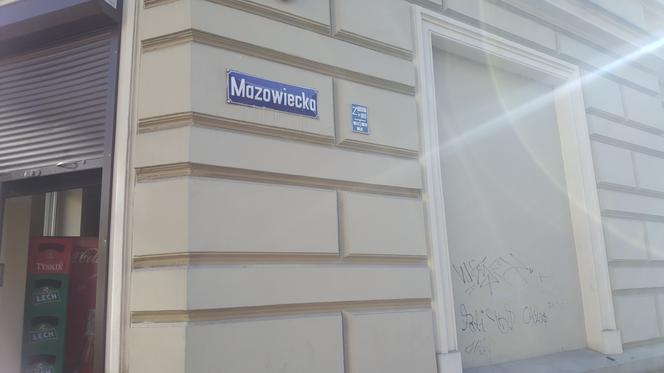 Miłosne graffiti na jednej z kamienic. Mieszkańcy: to zwykły akt wandalizmu! 