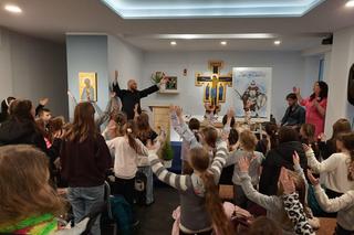 [RELACJA] Warsztaty muzyczne dla dzieci ze scholi parafialnych odbyły się w Dźwirzynie