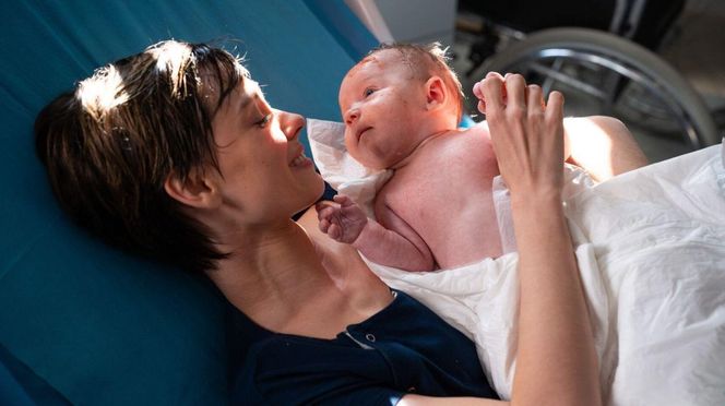 Na dobre i na złe odc. 958. Blanka (Pola Gonciarz), córka Nina (Michalina Grot)