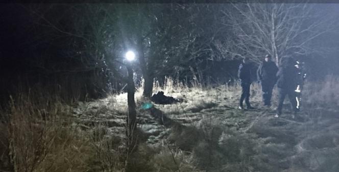 W lasku znaleziono zwłoki 53-letniego mężczyzny. Znalazła je spacerująca z psem kobieta