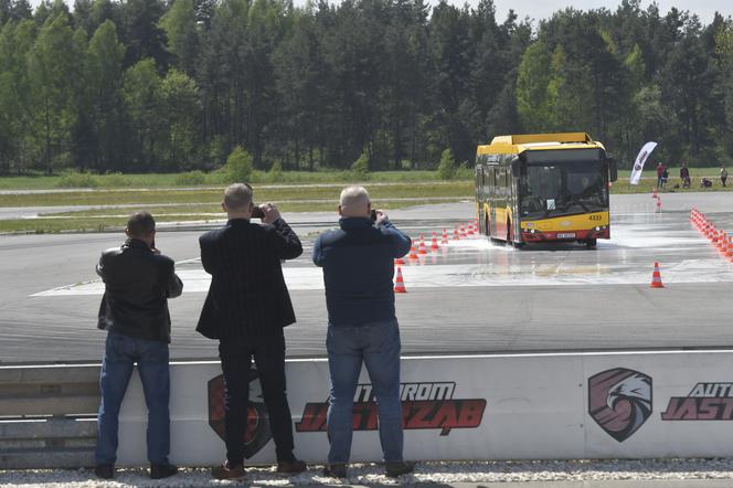 Autobusy w poślizgu! Kto tym razem okazał się najlepszym kierowcą autobusu? 