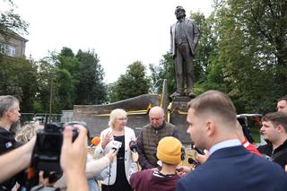 Pomnik prof. Zbigniewa Religi