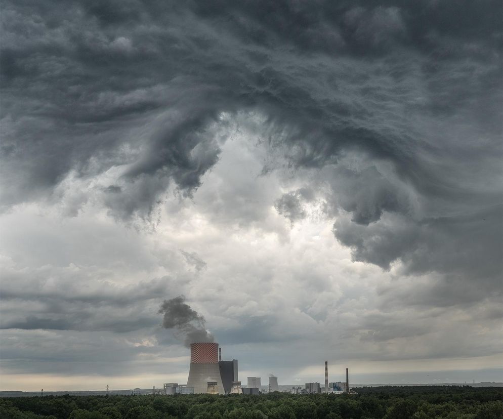 Chmury typu asperitas nad Jaworznem. Widok jak z apokaliptycznego filmu 