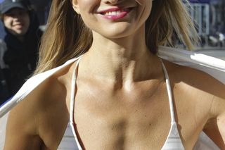 Joanna Moro rozebrała się na środku ulicy na mrozie!