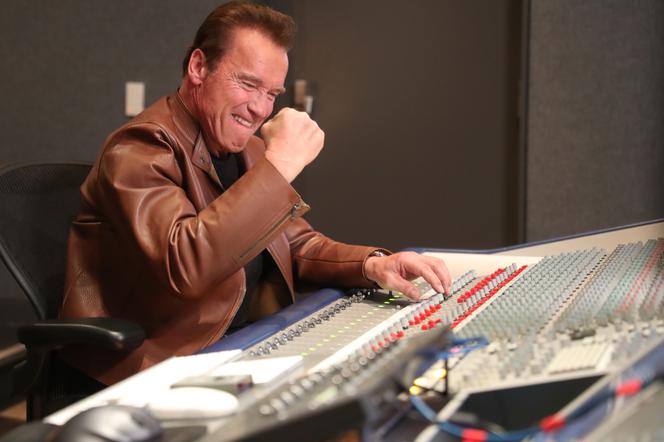 Arnold Schwarzenegger śpiewa! Piosenka zmotywuje każdego! [WIDEO]