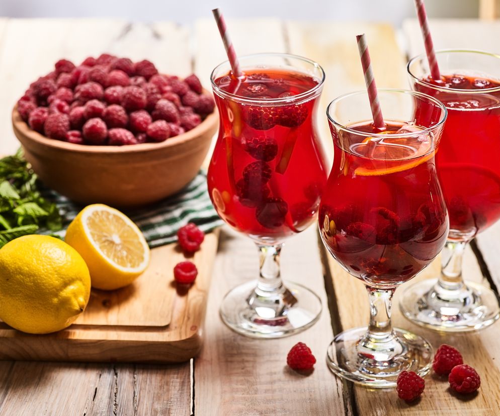 Sok malinowy [przepis] - jak zrobić, ile cukru dodać?