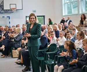 Marta Nawrocka zachwyca stylem w Liwie! Pierwsza Dama w zieleni na otwarciu szkoły