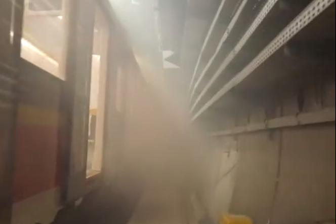 Dym w metrze stacja