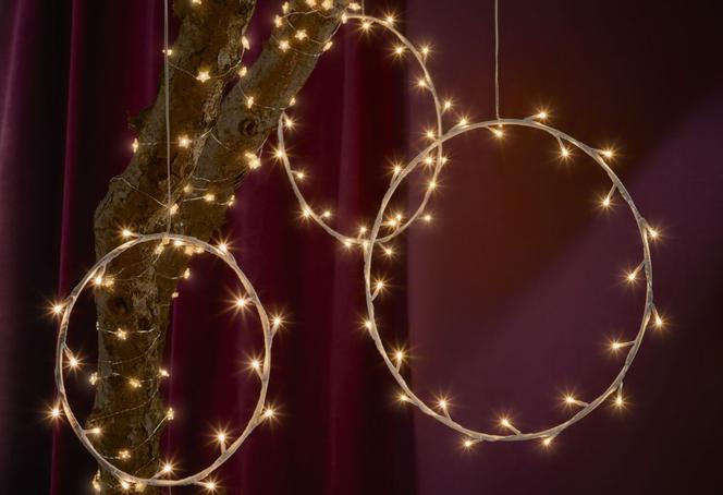 Lampa wisząca LED w kształcie pierścienia ze świątecznej kolekcji IKEA