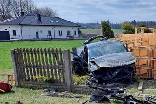 Swoboda. 67-latek ofiarą śmiertelną wypadku. Dwa BMW zderzyły się pod Kaliszem [ZDJĘCIA]
