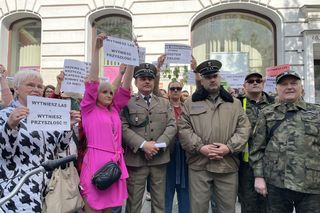 Wielki protest pod urzędem miasta w Łodzi. Broń lasów Lublinka [GALERIA]