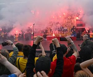 Tak świętowali piłkarze Motoru Lublin awans do ekstraklasy. Wierni kibice nie zawiedli [GALERIA]