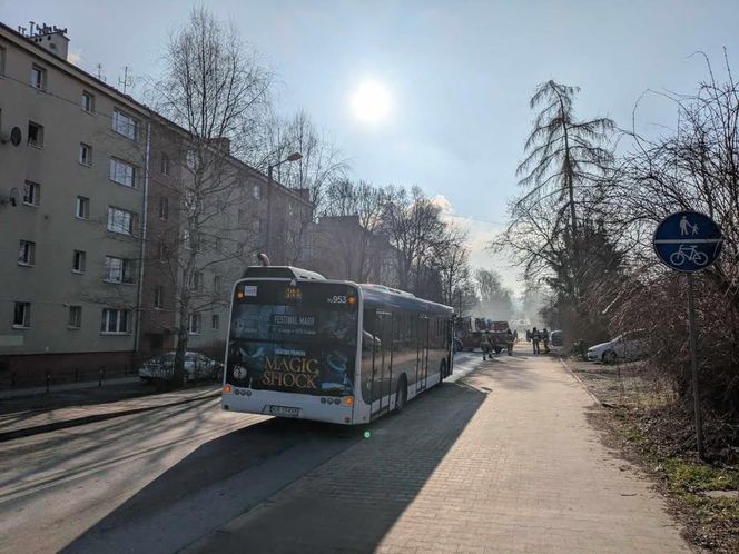 Wieliczka. Pożar mieszkania na osiedlu Kościuszki. Ewakuowano mieszkańców