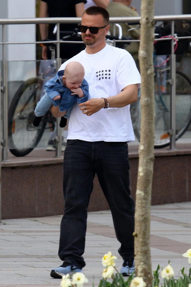 Marcin Hakiel z Dominiką i synkiem Romeo w Sopocie