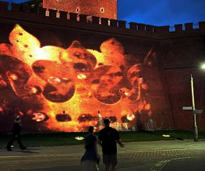 Turystyczny hit w Krakowie? Multimedialny spektakl obejrzysz na murach Wawelu