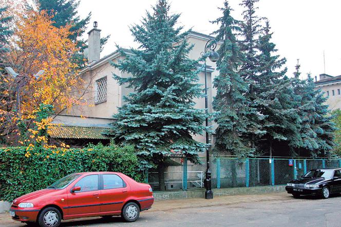 Mam nadzieję, że zapisał wszystko córce, a nie tej... opiekunce