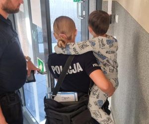 Dramat w Pszczynie. 5-latek w samej piżamie i skarpetkach błąkał się po ulicach